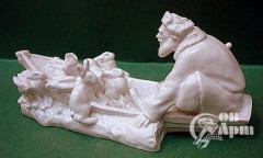 Скульптура "Дед Мазай и зайцы"